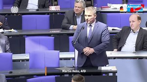 AfD-MdB nimmt Antifa-Grüne auseinander! Martin Hess, ehem. Polizeihauptkommissar mit 27 Jahren Diensterfahrung und stellv. Innenpolitischer Sprecher der AfD-Bundestagsfraktion, reagiert auf eine Kurzintervention von Canan Bayram. | AfD-Fraktion im Deutschen Bundestag