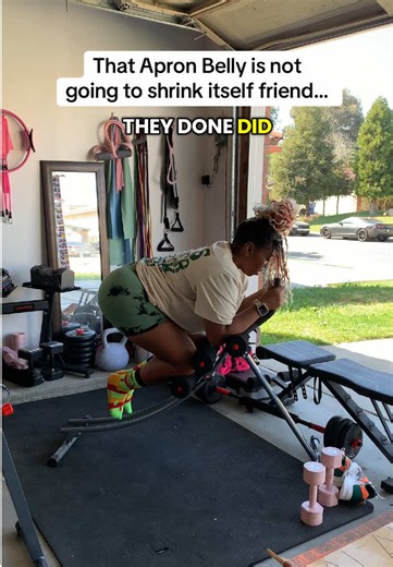 🔥PUT IN THAT WORK!🔥🤏🏾 This Ab Glider helps you to target your deep core muscles and shrink that apron belly 💪🏾🤏🏾🔥#homeworkoutsforwomen #momfitnessjourney #apronbelly #momfitness #abworkouts