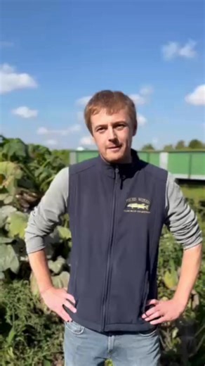 Vom Interesse zur Überzeugung: Das @Weingut Gabel beschäftigt sich schon lange mit Biodynamie – und hat nun seinen ersten Demeter-zertifizierten Jahrgang im Keller. Oliver Gabel erzählt im Reel über seinen Weg zu Demeter, der auch nicht immer ganz einfach war. 📸 @weingut_gabel | Demeter Deutschland