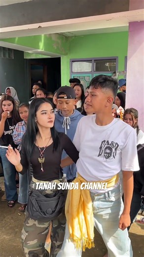 Amey rawk hugs Kiki while possessed #shortvideo