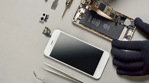 Cómo funciona el Laboratorio de Informática Forense que recupera información de celulares rotos y realiza operativos con drones