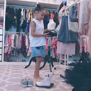 We can't believe how gorgeous her closet is! http://bit.ly/2s7ZtQ8 | ELLE DECOR