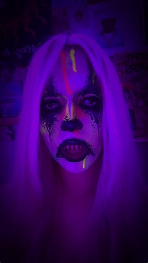 my pink hair will be back soon trust 🫩 #clown #makeupartist #sfxmakeup #zanytheclown #scareactor