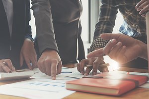 作成した資料のチェックを依頼するには？【ビジネス英語メール例文】 | 最新記事 | おすすめ英会話・英語学習の比較・ランキング- English Hub