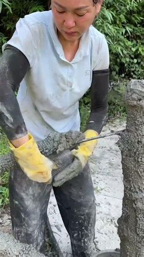 👩‍🏭 Hardworking Women — Stronger Than You Think