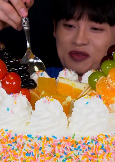 9.5K views · 115 reactions | Costco Birthday Cake With Sugar-Coated Fruit MuKBang~!! #eatclean #asmrvideo #food #foryou #followers | BongGil ASMR | Facebook