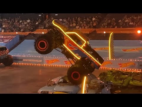 Hot Wheels Monster Trucks Live Glow Party Ontario 9/3/22 FULL SHOW (Show 1)