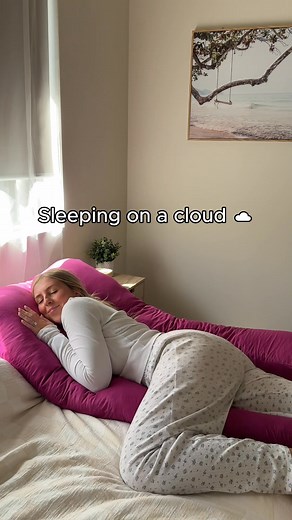 ☁️ This pillow is sooo soft ☁️ You deserve the best when it comes to your bed. After all, you spend 1/3 of your life on it! Our BESTSELLING Pillow Pod has a thick and supportive filling, ensuring that you have the comfiest night sleep, every night! 💤 Designed to improve sleep 🙌 Relieves back, neck and hip pain ☁️ Marshmallowy soft support 🧼 Easy to wash cases 💕 Loved by 20,000 happy customers Shop our 30% OFF SALE now & receive an EXTRA 10% OFF your first order when you sign up! | Pillow Pod
