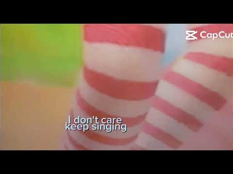 Poppy the performer singing singing