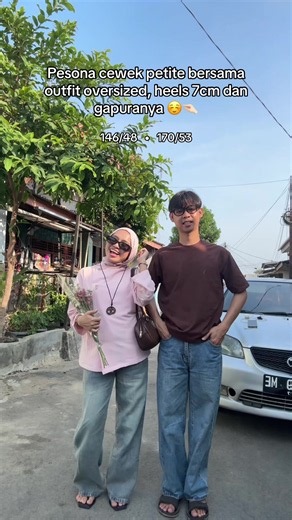 Tips Outfit Oversized untuk Cewek Petite: Tampak Tinggi dan Proporsional