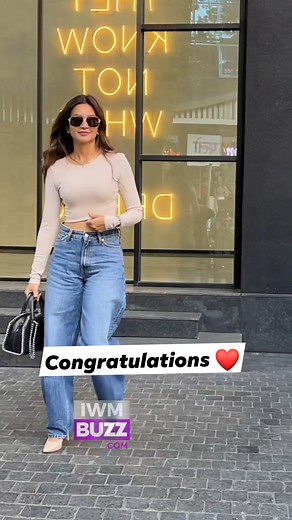 Kriti Kharbanda gets snapped at Excel office in Bandra Follow us IWMBuzz #kritikharbanda #kriti #fashion Kriti Kharbanda | IWMBuzz