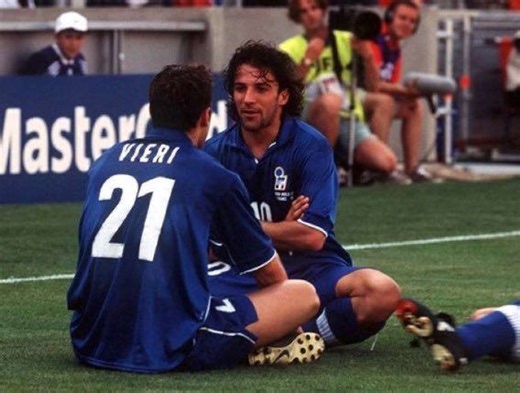 1998 World Cup Christian Vieri celebrates his goal with Alessandro Del Piero.The goal meant Italy beat Norway to reach the quarter-final of France ‘98. Brilliant players! 🇮🇹 🇮🇹 | ذكريات كروية