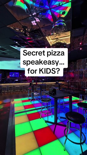 🍕✨ Secret pizza speakeasy… for KIDS?! 😱🎮 Ziggy’s Magic Pizza Shop in Phoenix is hidden behind two doors and looks like a bar but during the day it’s family-friendly! Pinball, 90s vibes, and the BEST pizza adventure for older kids & teens. 💫 📍 401 W Van Buren St, Phoenix ⏰ Pro tip: Go before noon on a weekday for the ultimate experience! #ZiggysMagicPizza #PhoenixHiddenGems #FamilyFriendlyAZ #TeenApprovedAZ #SecretPizzaSpot @ZiggysMagicPizza @StardustPinbar