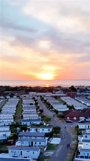 7.1K views · 29 reactions | From lakes to sunsets across the park, our resorts and their surrounding areas are full of views worth sharing  Some moments are too good to keep to yourself! Have you captured your Instagram-worthy view on your Unity break? We’d love to see it. #UnityHolidays #HolidayViews #FamilyTime #MakingMemories #UnityBeach | Holiday Resort Unity | Facebook