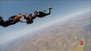 A local skydiving group has held a women's weekend to encourage more to take up the adventure sport. Just a small number of all Australian skydivers are female and the number's plummeting. Gertie Taylor has the story. MORE 7 News videos: http://bit.ly/7NewsAdelVideos #skydiving #7News | 7NEWS Adelaide
