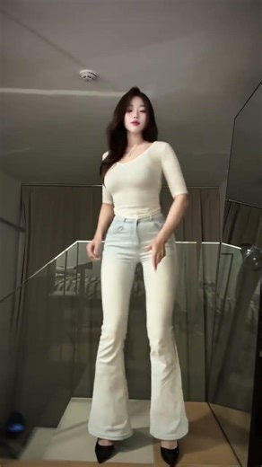 Hip Hop Jeans Dance Moments - Street Style Vibes