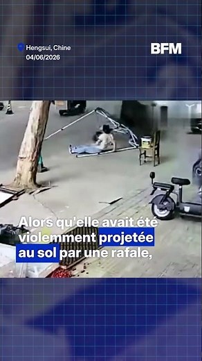 Chine: une femme échappe de justesse à la chute d'un arbre