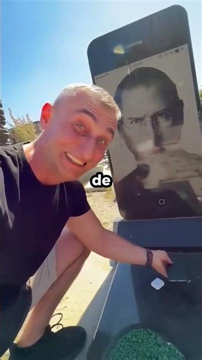 Esto es lo Que la Gente Deja en la Tumba de Steve Jobs!