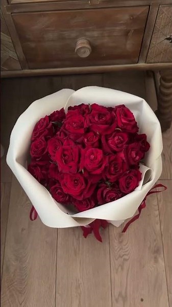The ribbon comes off, and suddenly the whole surprise feels different 🎀🌹