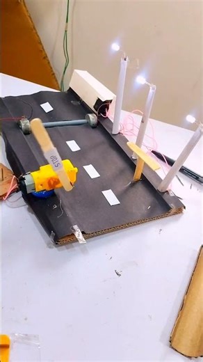 Automatic Railway Level Crossing System with Road Traffic Control #diy #scienceproject