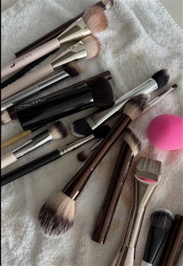 Best makeup brush cleaners #dawndishsoap #brushcleaning | Makeup Brushes Cleaning