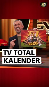 Das perfekte Weihnachtsgeschenk: der TV total Kalenderkalender 2026! 🤩 Gönnt euch – und euren Liebsten. Jetzt verfügbar unter tvtotal-kalender.de 👏🏼 #tvtotal #tvt #sebastianpufpaff #kalender #2026 | TV Total