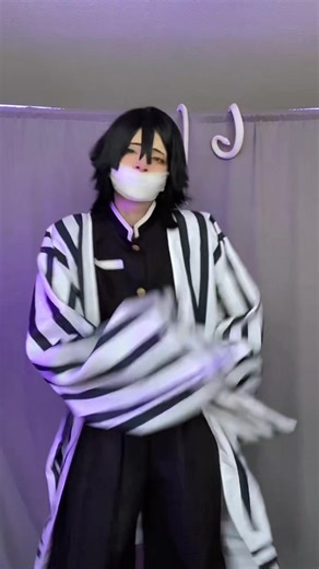 Learned this just for you all. ;) Haha dancing as Obanai is kinda hard, the haori and especially the arm sleeves are so big and get in the way so much 😬 #demonslayer #obanai #iguro #dance #kimetsunoyaiba