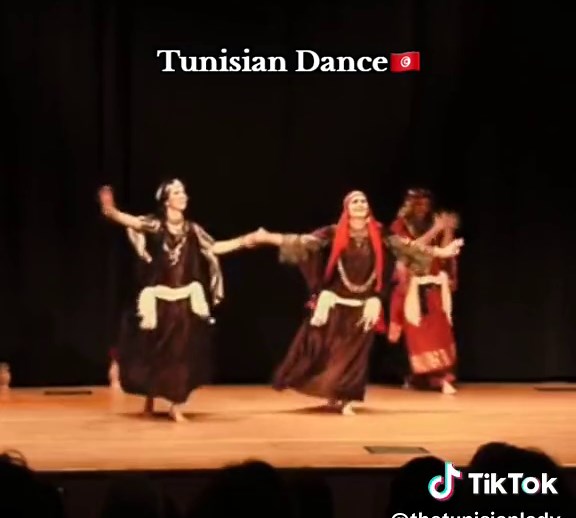 In Tunisia we have many types of dance and this dance is the most famous among them in Tunisia. Do you want me to upload the second part of another dance? #🇹🇳 #explore #tunisia #tunisiandance #bellydancers
