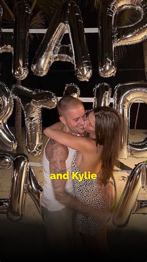 When your wife, your best-friend sisters, and a 2012 throwback hit collide — yeah, that’s a celebrity internet moment in motion. At Kendall Jenner’s 30th birthday bash, Hailey Bieber, Kendall, and Kylie grabbed the mic and turned the night into a full-on Beauty and a Beat lip-sync performance. Hailey kicked things off with that iconic opener — “Justin” — wearing a mini leopard-print dress and holding a drink like she was born for the moment. Kylie jumped in with “Tonight I want… to show you off,