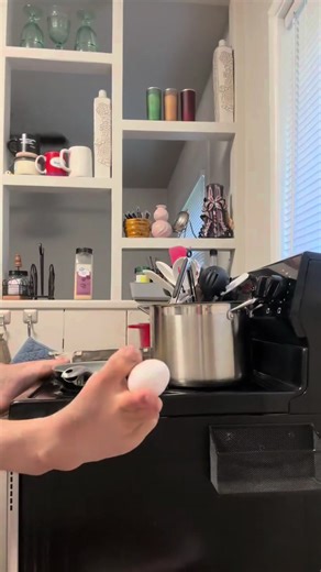 At a school that I recently spoke at, one student asked me how I crack an egg. I hope they see this!! #noarms #feet #fyp #foryourpage #cooking