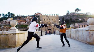 La ciudad de Toledo, en España, tiene una tradición milenaria de producir algunas de las mejores espadas desde los tiempos del Imperio romano. Aunque la producción actual está en declive, todavía podemos encontrar un taller que continúa la producción artesanal. | Great Big Historias