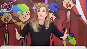 If you’re looking for an easy ESL warm-up game for young English language learners here’s an idea. This is a movement and drama game to play in a circle (indoors or outside) and it’s suitable if you’re teaching large or mixed level groups. Warm-up drama games are an easy and pressure free way of helping young learners release their energies and practice their listening comprehension skills They help to: 🔹 Grab attention 🔹 Improve listening and concentration skills 🔹 Review target language fro