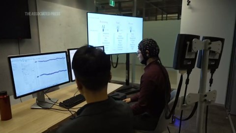 Thought control: AI model transcribes thoughts from brainwaves