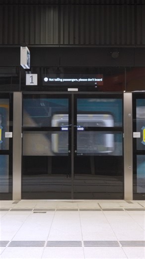 A synchronised sliding doors moment at Arden Station. But how does it work? Our High Capacity Signalling System pinpoints the location of the train to ensure it aligns with the platform screen doors. Train drivers are also able to ensure that the train doors align through visual guides on their dashboard. | Metro Tunnel
