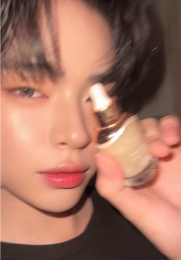 Otwo Beauty Review: Glow in the Dark Makeup