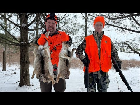 Rabbit 🐇 Hunting in the Snow with my Amish Brother 👨