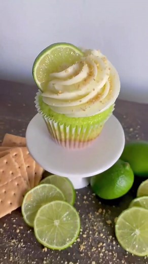 Delicious Key Lime Pie Cupcakes for Summer Fun!