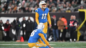 Cameron Dicker drills 55-yard FG as halftime buzzer sounds