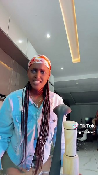 Vivian Gold Kaitetsi (@goldviv1)’s videos with