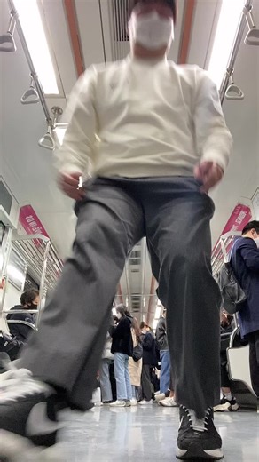 Joyful Subway Performance by Commuter