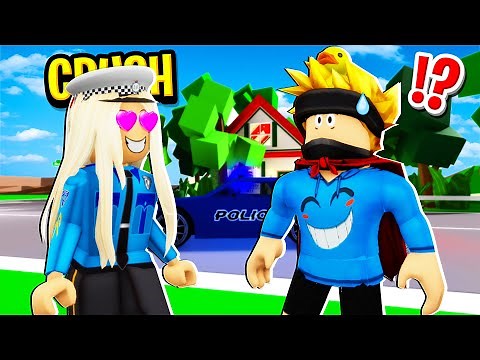 POLICE WOMAN Had a CRUSH on Me in Roblox BROOKHAVEN RP!!