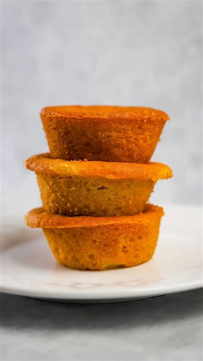 Relle | Easy Hawaiian recipes on Instagram: "💢Comment RECIPE and I’ll send it right over💢 . Mochi Series Day 8 . Crispy edges. Chewy center. Soft, bouncy middle magic. ✨ These mochi muffins are everything you love about mochi, but in muffin form. . Perfect for breakfast, snack time, or “just one more” after dinner (you’ll lie to yourself 😅). . Save this for later + follow along as we keep the mochi magic going 💛 Which mochi treat should I make next? . Recipe -> https://bit.ly/mochi-muffins .