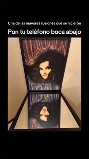 Explicando El Arte on Instagram: "A primera vista, esta pintura muestra el perfil de una mujer. Pero al colocar un espejo debajo de ella, el reflejo revela algo inesperado: el rostro de un hombre mirando directamente hacia afuera. Si giras la imagen boca abajo, la ilusión se invierte: el hombre se convierte en la figura principal y la mujer desaparece en el fondo. La obra “Igualdad”, de Octavio Ocampo, es un ejemplo del surrealismo ilusionista. El pintor mexicano es conocido por crear imágenes q