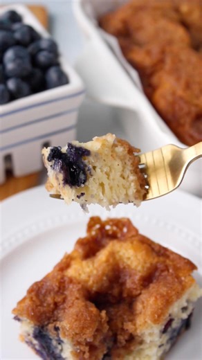 ✅ Comment RECIPE and follow so I can DM you the link! How good does homemade (ahem, semi-homemade) coffee cake sound right about now? 🫐💙⁠ This Bisquick Blueberry Coffee Cake is soft, sweet, and topped with the best brown sugar cinnamon crust.⁠ Make it for Sunday brunch or just because you’ve got blueberries and good taste.⁠ ⁠ #bisquick #easybaking #coffeecake #easydessert https://bykelseysmith.com/bisquick-blueberry-coffee-cake/ | Kelsey Smith