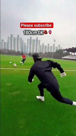 A short goalkeeping 🫀🧤#football #footballshorts #footballskills #footballedits #footballnews