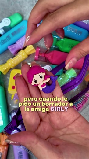 Cuando le pides un borrador a una amiga… es normal 😅✏️. Pero cuando se lo pides a tu amiga girly, todo cambia 💖✨. Hay borradores sencillos… y luego están los de STUDII, con modelos, colores y formas súper lindas que hacen tus útiles más estéticos y divertidos 🎀🌈📝. Si amas los detalles en tus apuntes, estos te van a encantar 💫📚. Escríbenos y conoce más productos de STUDII ✨🛍️. #portada #borrador #colombia #escolar #ideas