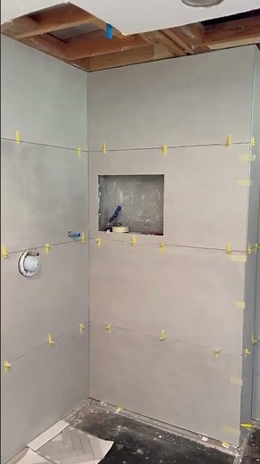 Máster Shower Tile Installation (24x48 porcelain tile) #tile #tiling #showerremodel #construction