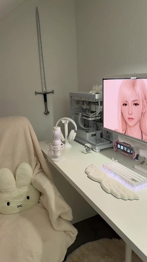Perfect White Wallpaper for Stylish PC Setup