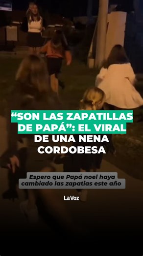 La Voz del Interior on Instagram: "🎄 "ESAS ZAPATILLAS SON DE PAPÁ" 👟 El video de una nena cordobesa se volvió viral en redes por una reacción tan espontánea como genial: mientras Papá Noel le daba una sorpresa, ella detectó un detalle clave que lo delató. 😂 “Esas zapatillas son de papá”, dice sin dudar, al reconocer el calzado que ya había visto en casa. El momento quedó grabado y explotó en risas y comentarios. ❤️ El clip, que ya había circulado el año pasado, volvió a v