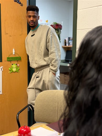 When Pierre makes a romantic gesture to the counselor, Dejah! #God #Jesus #Jesusispoppin #Jesusbeenpoppin #kountrywayne #letthatsizzleinyourspirit #helpisontheway #love #dejahparrish | Kountry Wayne